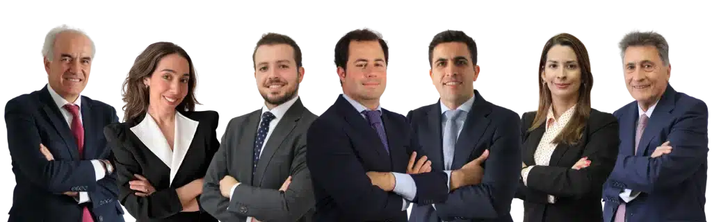 Imagen de varios abogados del equipo de Asoban Abogados sobre los que nuestros clientes narran su experiencia gestionando reclamaciones bancarias y otras opiniones de Asoban.