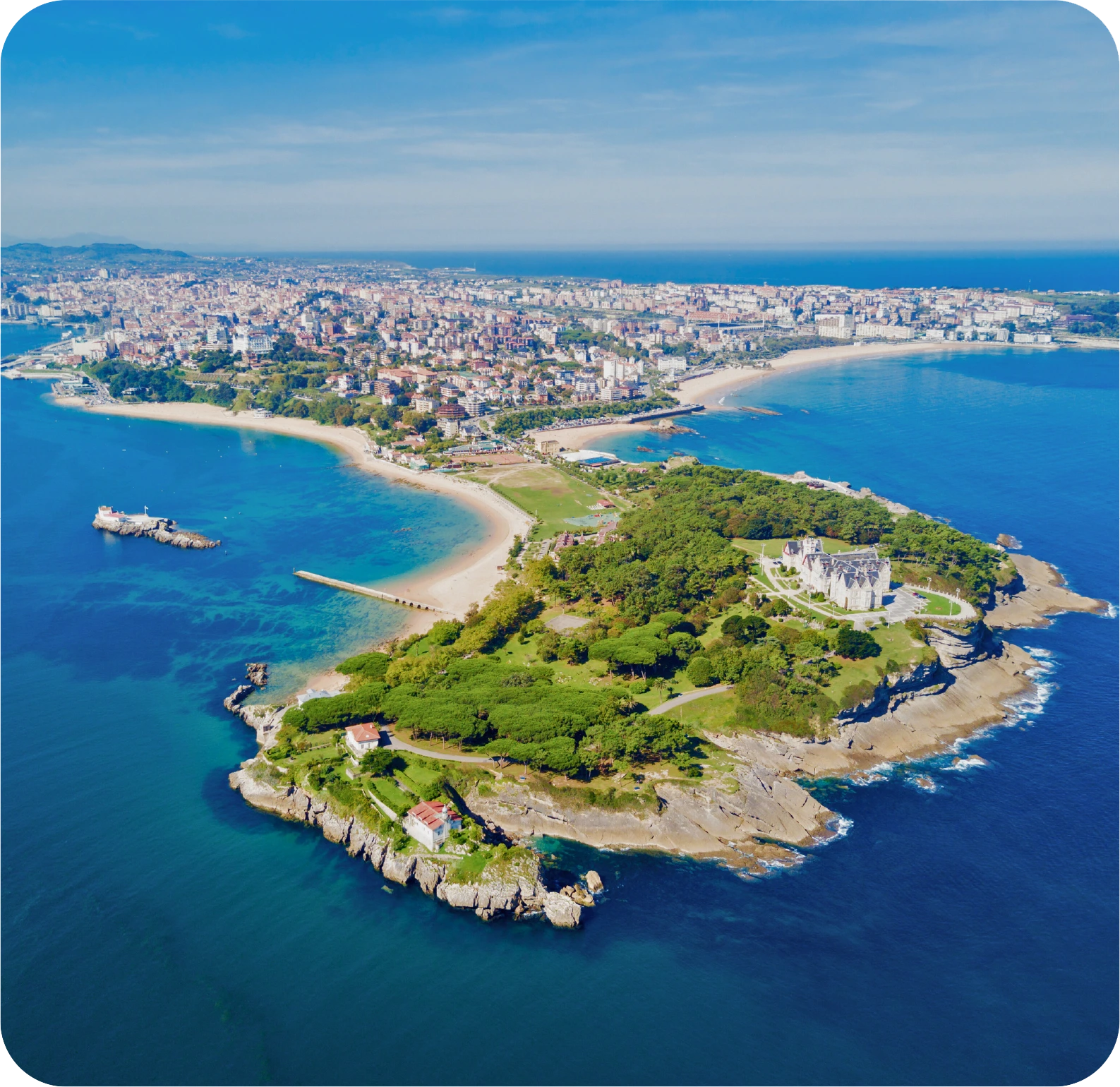 Vista aérea de Santander, ciudad donde Asoban Abogados ofrece sus servicios legales