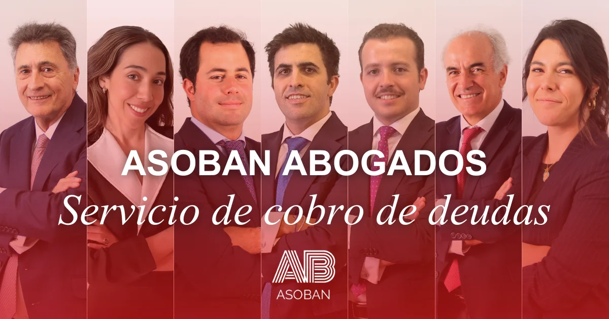 Equipo de Asoban Abogados bajo el texto Servicio de cobro de deudas, que representa el trabajo del despacho en la reclamación y recuperación de deudas impagadas, tanto de particulares como de empresas, mediante procedimientos monitorios, ejecutivos o judiciales. La imagen refleja la profesionalidad y experiencia del equipo de abogados especializados en derecho civil, mercantil y bancario, dedicados a garantizar el cobro de deudas pendientes con la máxima eficacia jurídica.