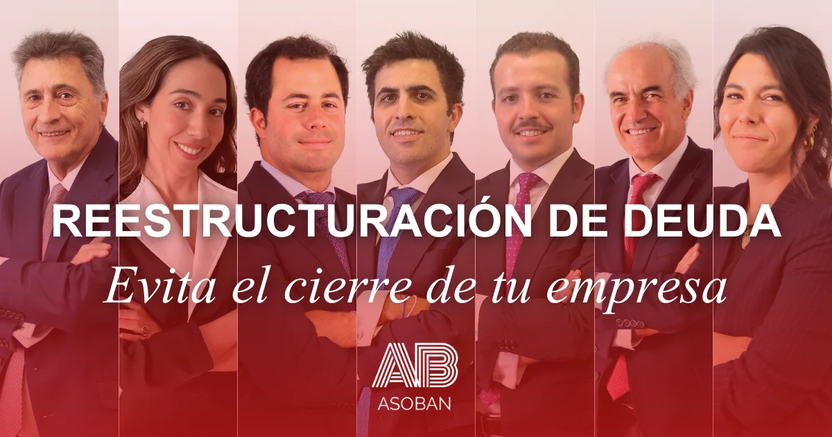 Equipo de Asoban Abogados bajo el texto Reestructuración de deuda – Evita el cierre de tu empresa, que representa la especialización del despacho en la negociación y reestructuración de deudas empresariales. La imagen simboliza la labor de los abogados de Asoban Abogados en la búsqueda de acuerdos con acreedores y la refinanciación de deudas para garantizar la continuidad de las empresas y evitar situaciones concursales.
