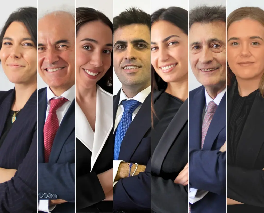 Equipo de abogados especialistas en ejecuciones hipotecarias de Asoban Abogados en una imagen corporativa