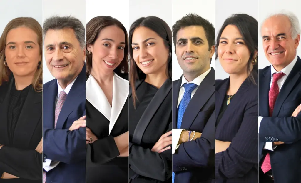 Retrato en composición del equipo de abogados especialistas en hipotecas de Asoban Abogados para asesorar en conflictos hipotecarios